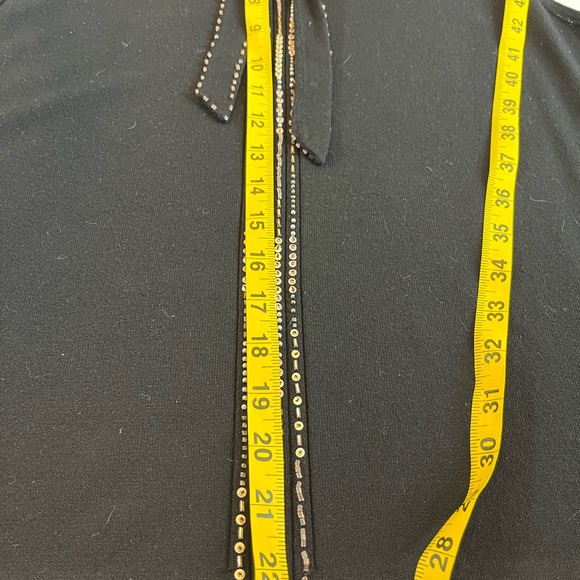 Jones New York  - Plunging V-Neck Sleeveless Blouse. - Picture 8 of 9